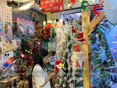 [Order 3-5 ngày] Bảng treo cửa Noel 4 tất đỏ Christmas at... theo yc [Bằng gỗ] BANGTREO-NOEL-02